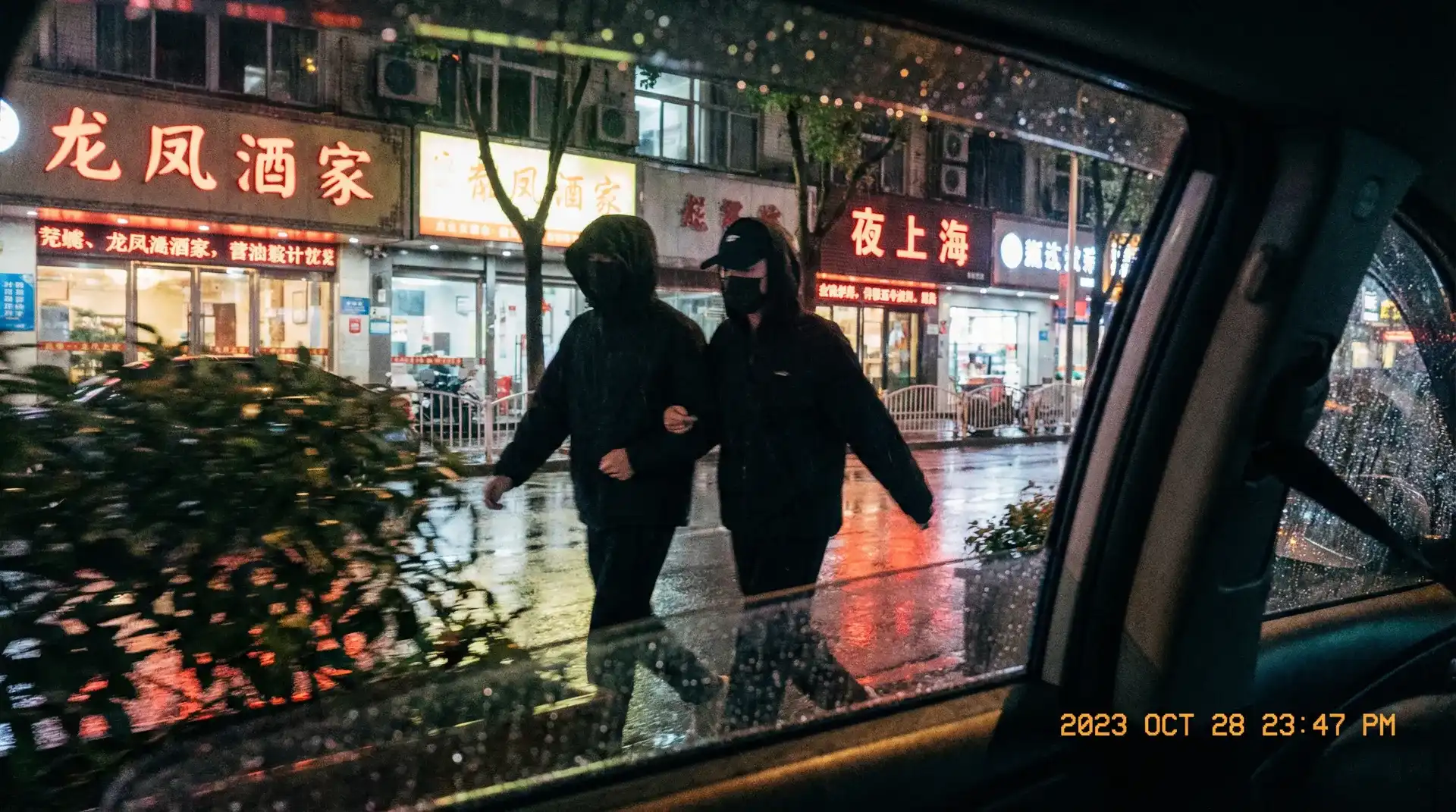 半岛体育官网 - 顶流明星深夜密会现场抓拍照片